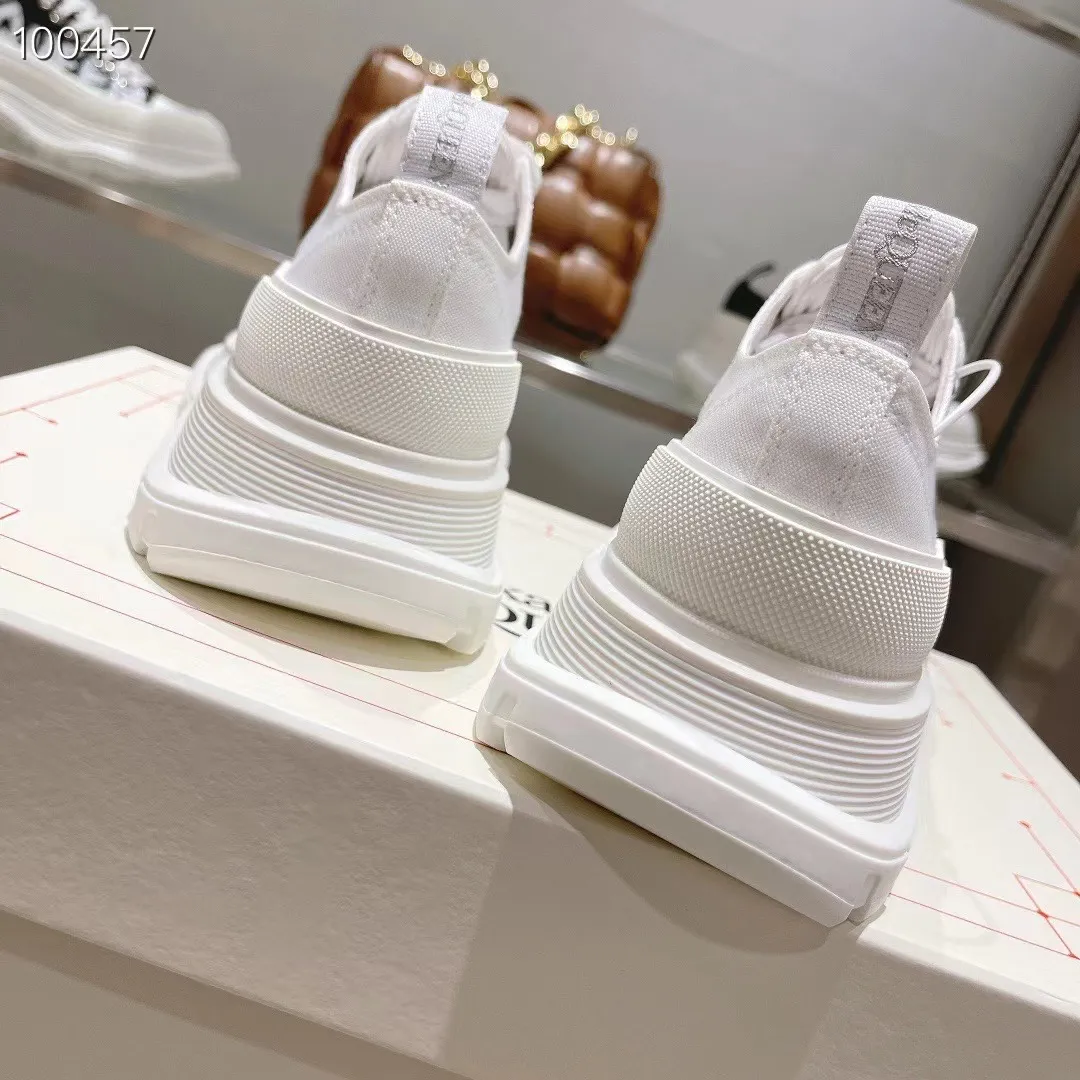 👟👟Ex-factory price 580👟👟 The latest version of Alexander McQueen's men's and women's couple's model is a hot item👑Purchase version original version 1:1 Fabric: Original imported waterproof canvas Lining: Imported water-resistant sheepskin, strong, stain-resistant and breathable. Insole: Imported silk lining Outsole: TPU multi-layer original combination sole (not the ordinary sole on the market) Packaging: Comes with original shoe box, cloth bag, certificate card Code number: 34-45
